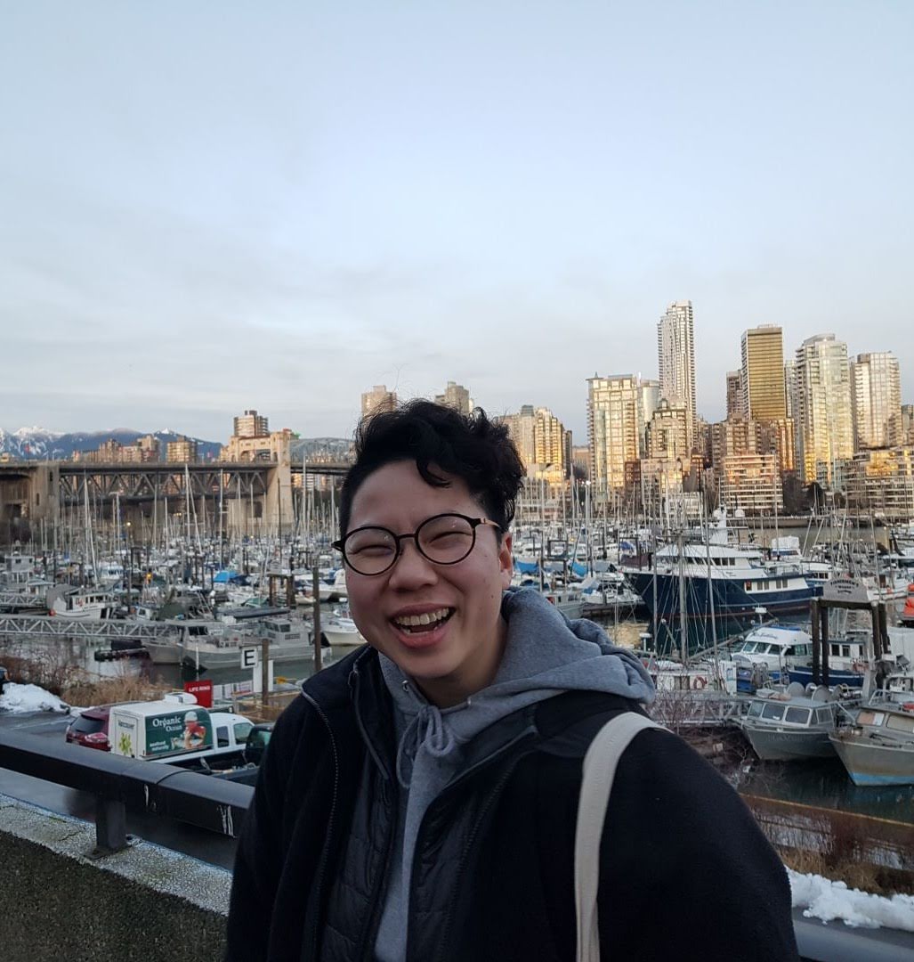Jocycelyn smiling in front of a harbour.